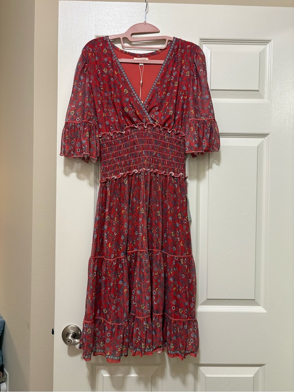 Max Studio Red Floral Smocked Midi Dress with V-Neck Pretty Comfortable light